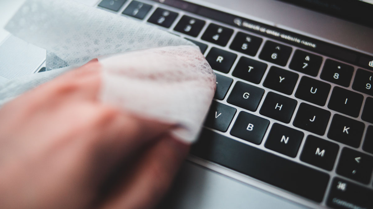 Safe Practices for keeping your IT workspace clean